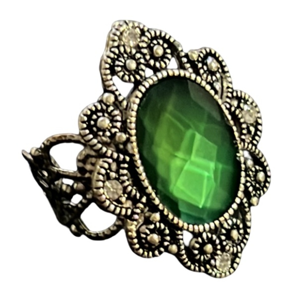 Vintage Art Deco Silver Tone Filagree Green Emerald Crystal Ring